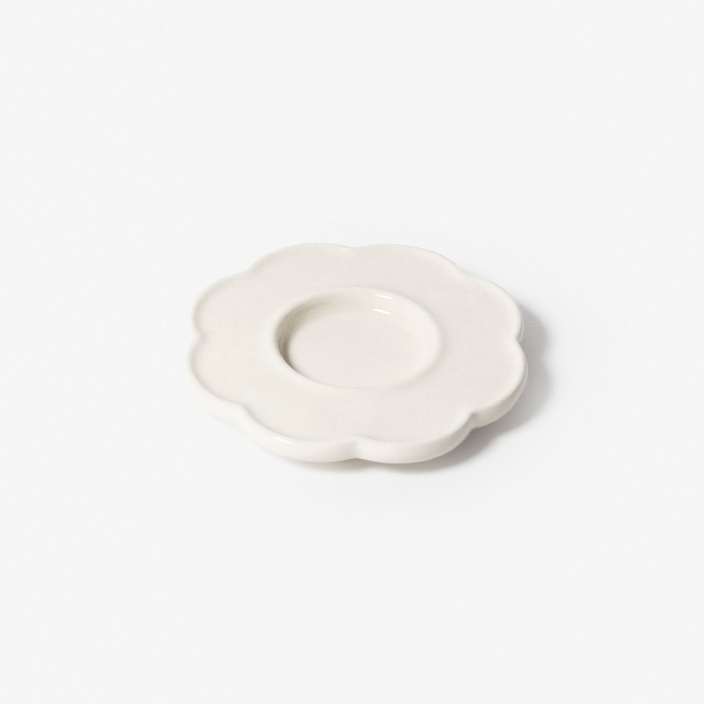 A refined Dehua porcelain teaware and tableware piece, crafted in the kilns of Fujian with a legacy dating back to ancient China; this minimalist yet culturally rich ceramic reflects the purity of Eastern craftsmanship, blending seamlessly into modern interiors inspired by Chinese tradition, ritual, and timeless design. Hog Lane, London Based Chinese homeware UK