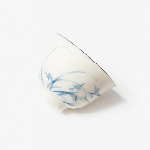 A refined Dehua porcelain teaware and tableware piece, crafted in the kilns of Fujian with a legacy dating back to ancient China; this minimalist yet culturally rich ceramic reflects the purity of Eastern craftsmanship, blending seamlessly into modern interiors inspired by Chinese tradition, ritual, and timeless design. Hog Lane, London Based Chinese homeware UK
