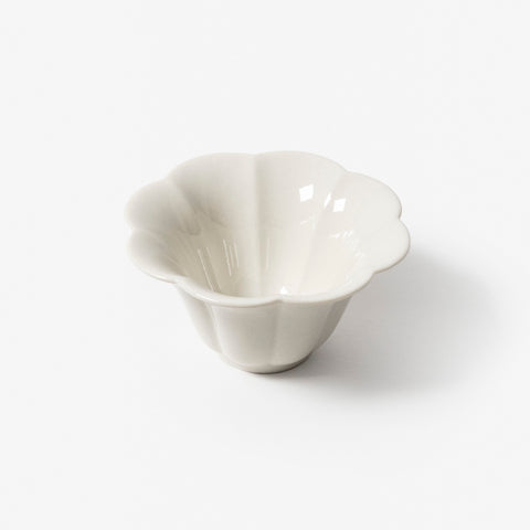 A refined Dehua porcelain teaware and tableware piece, crafted in the kilns of Fujian with a legacy dating back to ancient China; this minimalist yet culturally rich ceramic reflects the purity of Eastern craftsmanship, blending seamlessly into modern interiors inspired by Chinese tradition, ritual, and timeless design. Hog Lane, London Based Chinese homeware UK