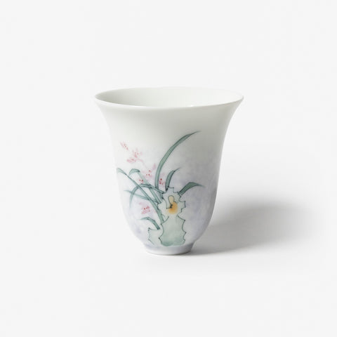 A refined Dehua porcelain teaware and tableware piece, crafted in the kilns of Fujian with a legacy dating back to ancient China; this minimalist yet culturally rich ceramic reflects the purity of Eastern craftsmanship, blending seamlessly into modern interiors inspired by Chinese tradition, ritual, and timeless design. Hog Lane, London Based Chinese homeware UK