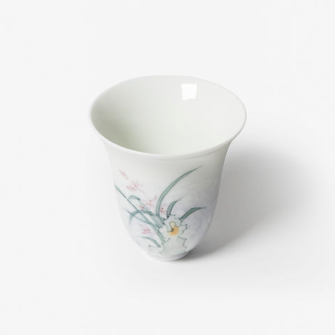A refined Dehua porcelain teaware and tableware piece, crafted in the kilns of Fujian with a legacy dating back to ancient China; this minimalist yet culturally rich ceramic reflects the purity of Eastern craftsmanship, blending seamlessly into modern interiors inspired by Chinese tradition, ritual, and timeless design. Hog Lane, London Based Chinese homeware UK