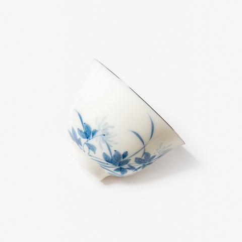 A refined Dehua porcelain teaware and tableware piece, crafted in the kilns of Fujian with a legacy dating back to ancient China; this minimalist yet culturally rich ceramic reflects the purity of Eastern craftsmanship, blending seamlessly into modern interiors inspired by Chinese tradition, ritual, and timeless design. Hog Lane, London Based Chinese homeware UK