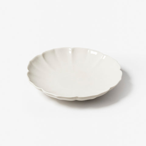 A refined Dehua porcelain teaware and tableware piece, crafted in the kilns of Fujian with a legacy dating back to ancient China; this minimalist yet culturally rich ceramic reflects the purity of Eastern craftsmanship, blending seamlessly into modern interiors inspired by Chinese tradition, ritual, and timeless design. Hog Lane, London Based Chinese homeware UK