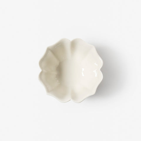 A refined Dehua porcelain teaware and tableware piece, crafted in the kilns of Fujian with a legacy dating back to ancient China; this minimalist yet culturally rich ceramic reflects the purity of Eastern craftsmanship, blending seamlessly into modern interiors inspired by Chinese tradition, ritual, and timeless design. Hog Lane, London Based Chinese homeware UK